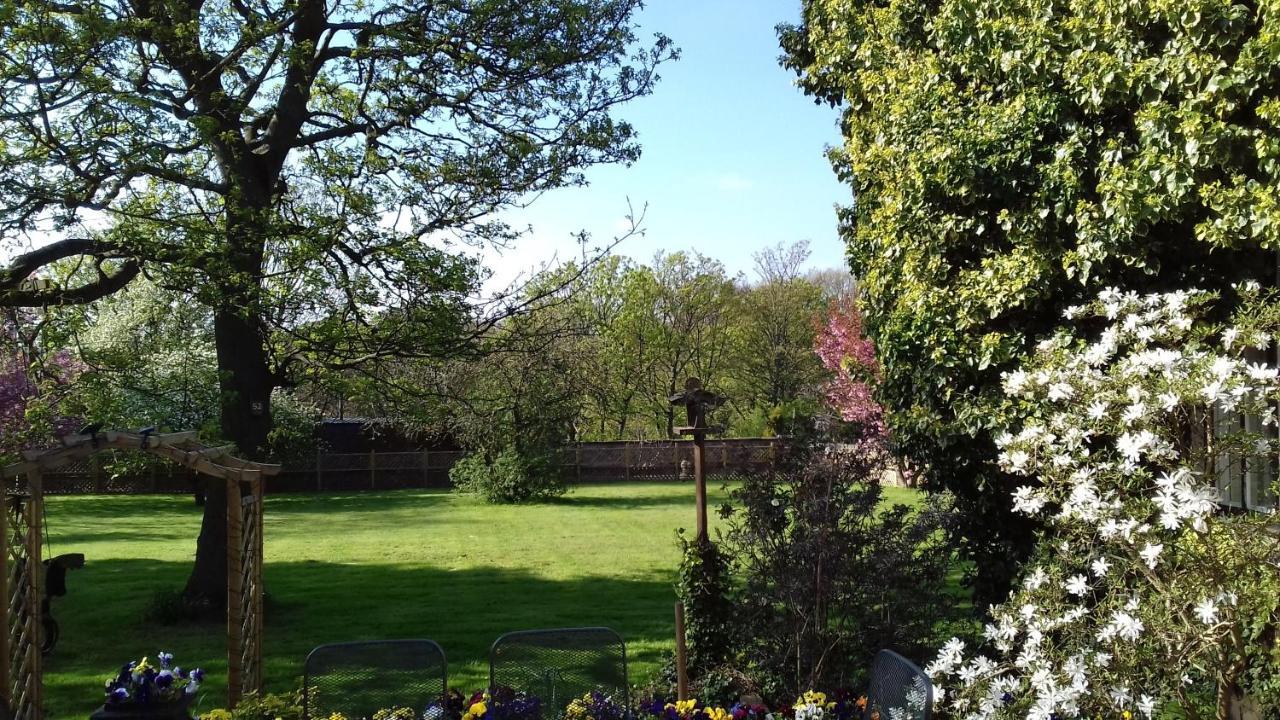 Heath House Bed and Breakfast Dewsbury Exterior foto